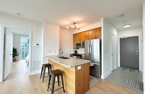 Downtown Mississauga Condo | Luxury Penthouse Suite in the Heart of Square One with Spectacular Views!