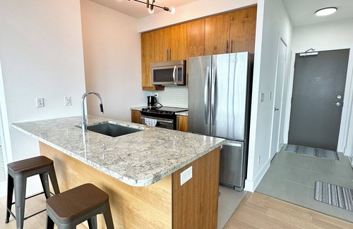 Downtown Mississauga Condo | Luxury Penthouse Suite in the Heart of Square One with Spectacular Views!