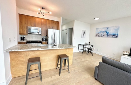 Downtown Mississauga Condo | Luxury Penthouse Suite in the Heart of Square One with Spectacular Views!