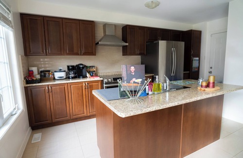 Thorold House | 🍷 Luxury Pond House, 10 minutes to Niagara Falls