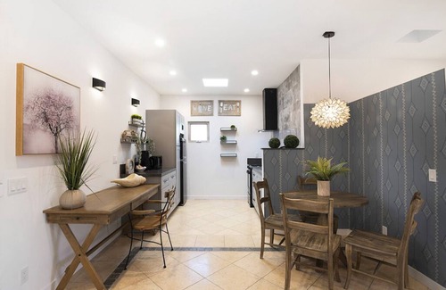 Pico - Robertson Apartment | LUXURY PRIME Beverly Hills UPPER private Unit