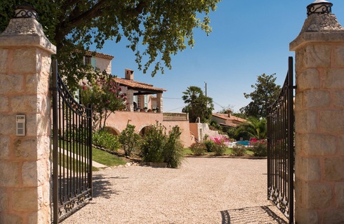 Tourrettes-sur-Loup Villa | Luxury Provençal Villa - 3 minutes stroll to picturesque medieval village!