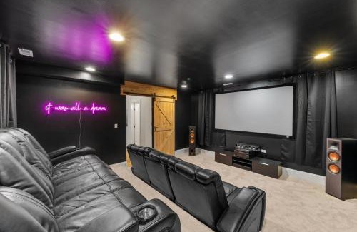 Wicker Park House | Luxury Retreat with Home Theater