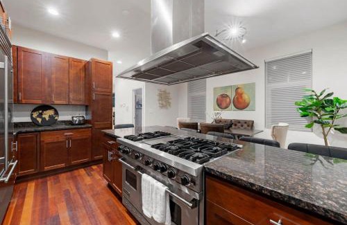 Wicker Park House | Luxury Retreat with Home Theater