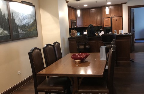 Aspen Condo | Luxury Ritz Aspen Suite weeks available in January & June