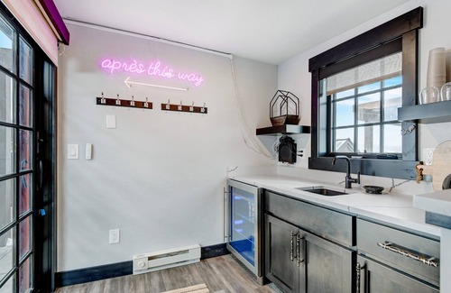 Old Town House | Luxury River Front Villa 110 I Rooftop Lounge I Hot Tub I Great Views I Discounted Attractions