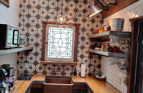 Lexington Cabin | Luxury Romantic Couples Retreat w/Hot Tub, Cabin in Woods, Fall Oasis w/Firepit