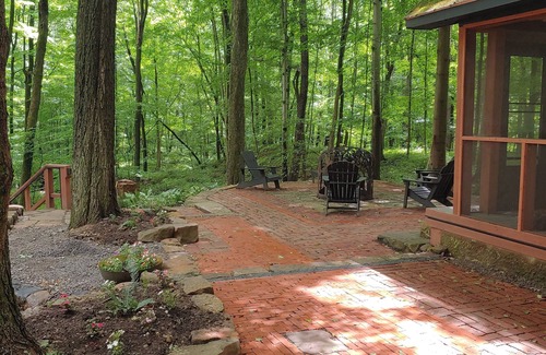 Lexington Cabin | Luxury Romantic Couples Retreat w/Hot Tub, Cabin in Woods, Fall Oasis w/Firepit