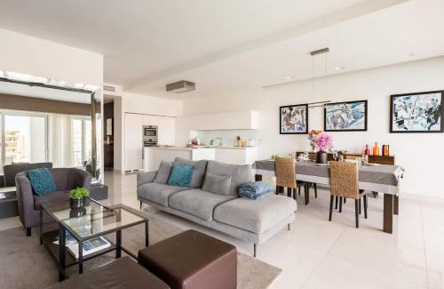 Il-Balluta Apartment | Luxury Sea View Apartment in Prime Location