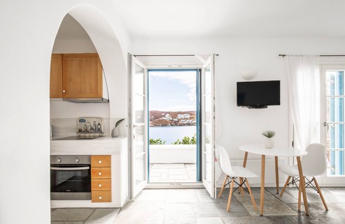 Kithnos Apartment | Luxury Seafront Apartment in Loutra Kythnos