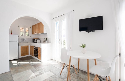 Kithnos Apartment | Luxury Seafront Apartment in Loutra Kythnos