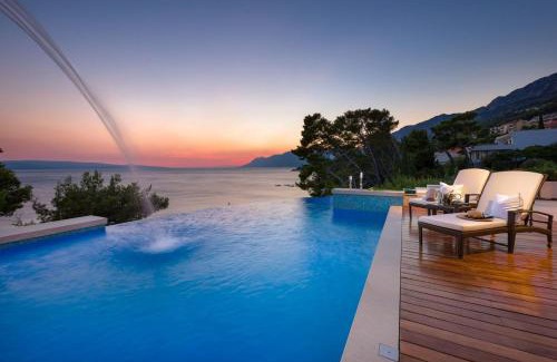 Brela Villa | Luxury Seafront Villa Brela Pride with private heated pool at the beach in Brela - Baska Voda