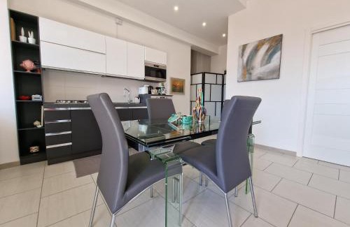 Historical Downtown Salerno Apartment | Luxury Seaview Apartment with Parking in Salerno City Center - Maison Dorotea