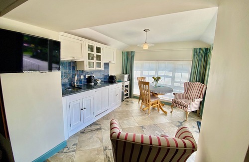 Tregony Apartment | Luxury Self Contained Studio on the Roseland Peninsula. En-suite, Parking, Wifi