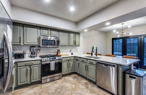 Grand Prairie House | Luxury, Spacious, Newly refurbed Entire House in Prime Location - DFW Metroplex!