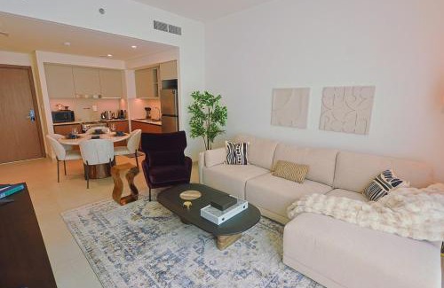 Dubai Apartment | Luxury Stay - Dubai Creek Harbour - Branded Living - Burj View