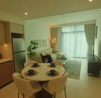 Dubai Apartment | Luxury Stay - Dubai Creek Harbour - Branded Living - Burj View