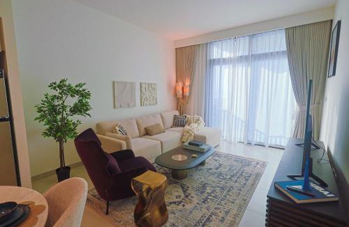 Dubai Apartment | Luxury Stay - Dubai Creek Harbour - Branded Living - Burj View
