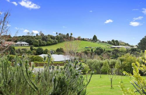 Welcome Bay Apartment | Luxury Stay - Parrot Nest - Brand New