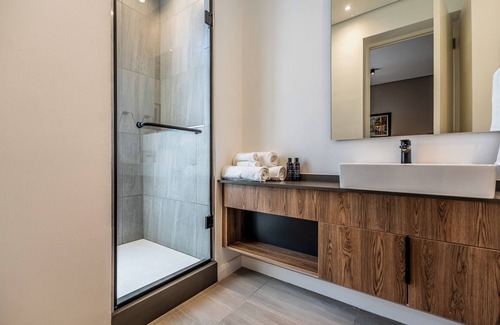 Menlyn Apartment | Luxury Studio Apartment in Menlyn Maine, free parking, 24/7 concierge - 137