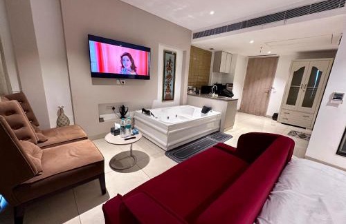 Gurugram Apartment | Luxury Studios Key 4