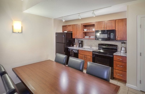 The Point Resort | Luxury Suite at oceanfront resort, Downtown Newport, pools at Wyndham Long Wharf