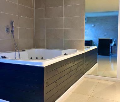Haifa Apartment | Luxury Suite with Jacuzzi on the beach by Almog Beach Haifa