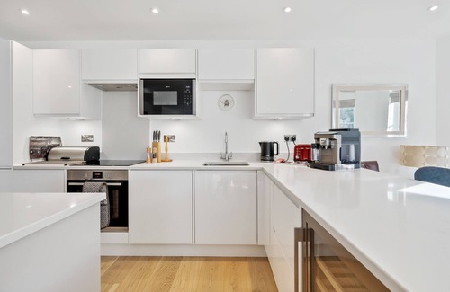 Lynmouth Apartment | Luxury, three bedroom holiday apartment sleeping up to six in Lynmouth, enjoying sea views.