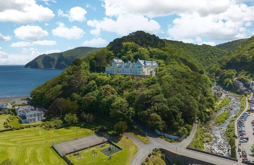 Lynmouth Apartment | Luxury, three bedroom holiday apartment sleeping up to six in Lynmouth, enjoying sea views.