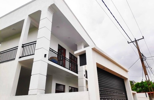 Ja-Ela House | Luxury Three Bedroom house! 20 minutes to Katunayake Airport!