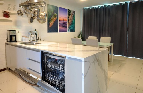 San Jose Condo | Luxury Top Floor PH w/Pool, Gym and Rooftop Patio