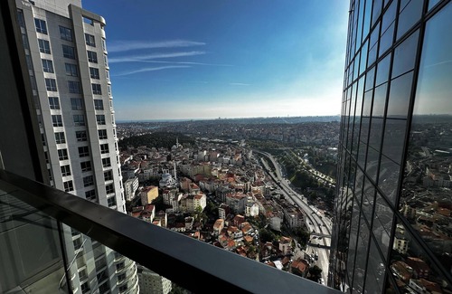 Zeytinburnu Condo | Luxury two bedroom apartment with three bathrooms high floor Istanbul Queen Towe