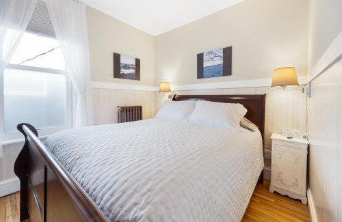 Two Harbors Apartment | Luxury Two Harbors Apartment Unit 5