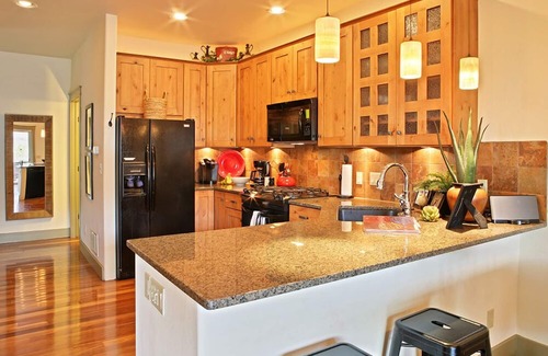 Salida House | Luxury Unit on the Arkansas River 4 Blocks to Downtown, Large Bed Suites