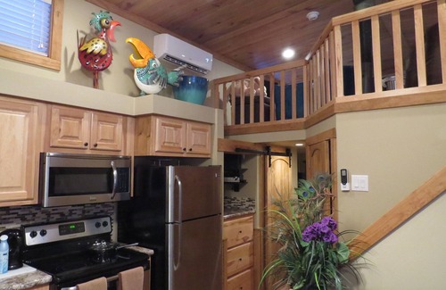 Willis Cabin | Luxury vacation cabin: fish from your private deck!