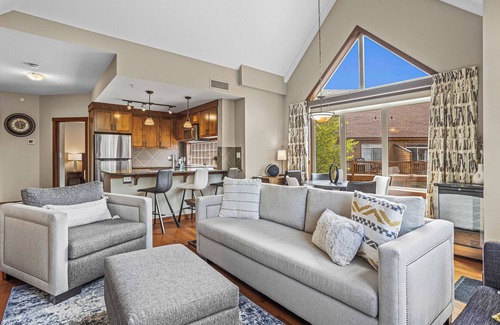 Canmore Condo | Luxury Vacation Corner Penthouse Suite