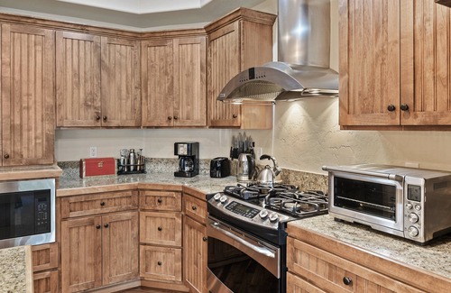 Bear Crossing House | Luxury Villa 835 I Private Hot Tub I Great Views I Best Price I Discounted Attractions