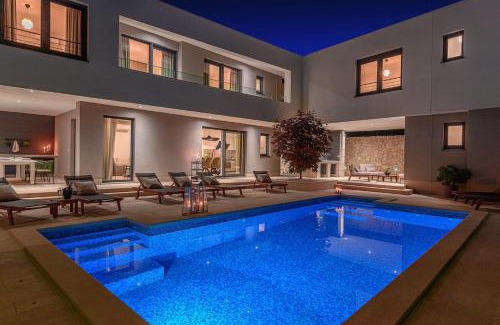 Kastel Sucurac Villa | Luxury villa Adris with heated pool, Gym, sauna - Split