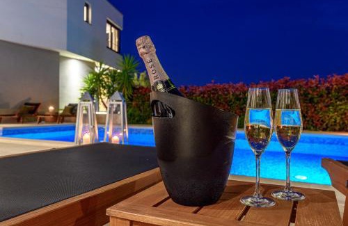Kastel Sucurac Villa | Luxury villa Adris with heated pool, Gym, sauna - Split