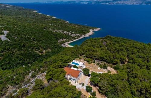 Pucisca Villa | Luxury Villa Castello di Pietra with private pool