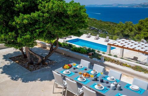 Pucisca Villa | Luxury Villa Castello di Pietra with private pool