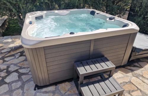 Kastel Sucurac Apartment | Luxury villa complex Pendolino, with heated pool and jacuzzi