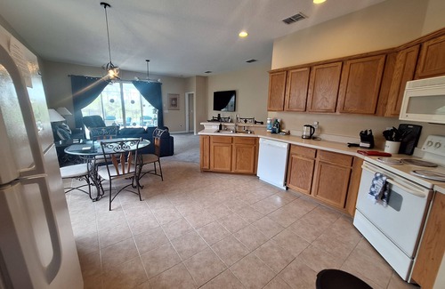 Orange Tree House | Luxury Villa - Family Oasis with Private Pool - close to Disney and Universal!