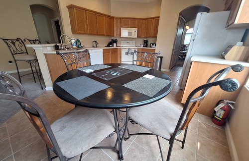 Orange Tree House | Luxury Villa - Family Oasis with Private Pool - close to Disney and Universal!