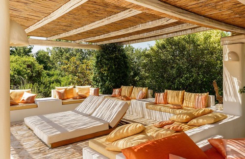 Ostuni Villa | Luxury villa for 6 people with salt pool and in the middle of 14,000sqm