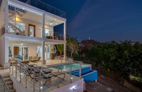 Granada House | Luxury Villa | Infinity Pool. Pacific Oceanview