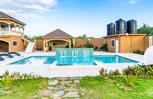 Spring Village Villa | Luxury Villa in scenic South Clarendon!