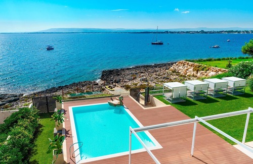 Plemmirio Villa | Luxury villa in Sicily near Syracuse and seafront with pool, AC, Wi-Fi