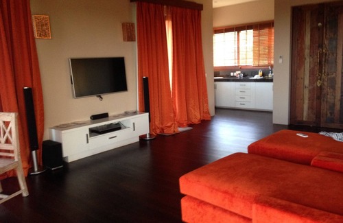 Kuta House | Luxury Villa just 500m to motoGP circuit and short stroll to beach. 2-6 Guests