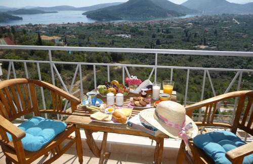 Nidri Villa | Luxury villa overlooking the sea with private pool-Villa Iris